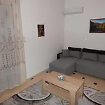 Cozy For 2-5 People-center 1 Apartament