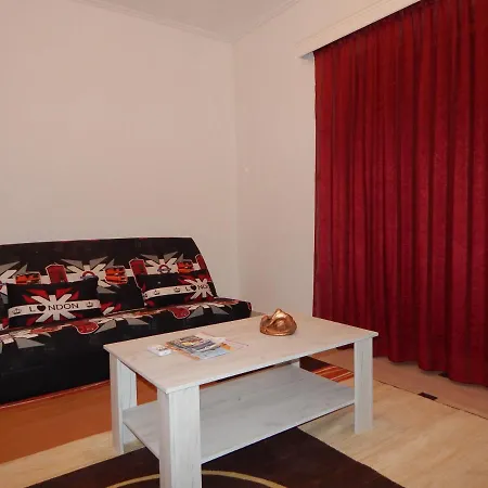 Cozy For 2-5 People-center 1 *